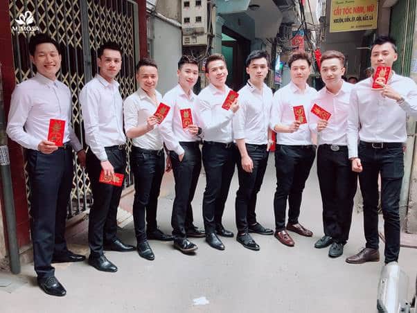 Tiền bê tráp có được tiêu không? 3 Tục lệ trao lì xì cưới